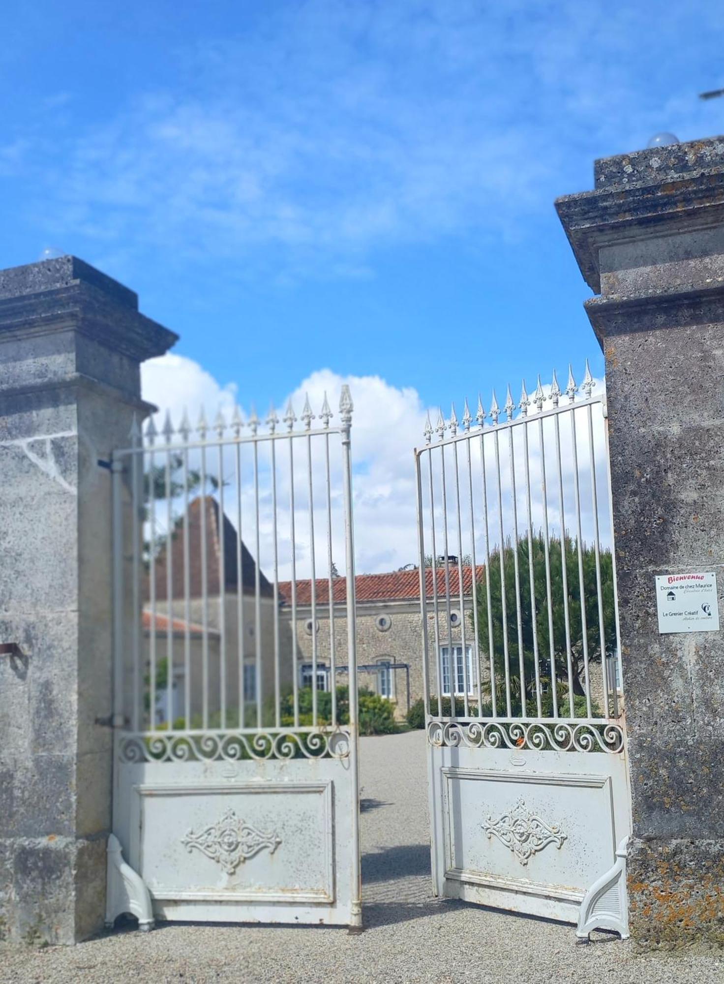 Bed and Breakfast Domaine Chez Maurice Becheresse Esterno foto
